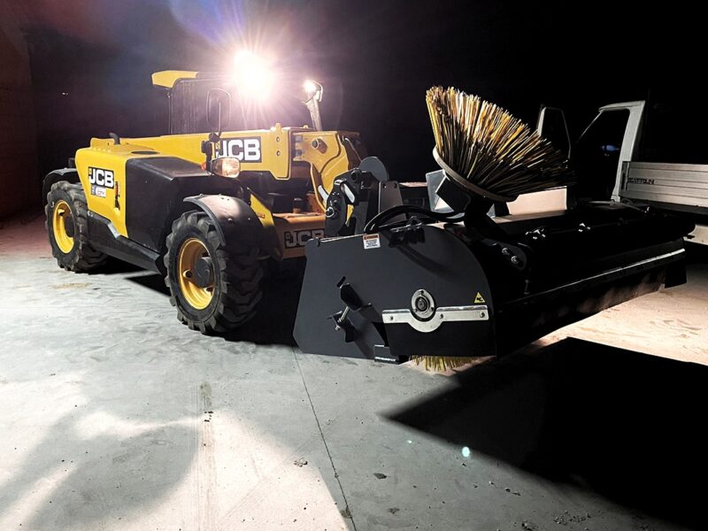 SWEEPING BUCKET
